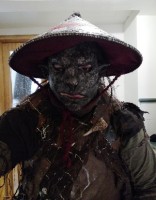 Maske.jpg (58.05 KiB) 28745 mal betrachtet Auf den Fotos ist die ausgebesserte Stelle nicht so gut zu sehen aber ich glaube auch so hab ich das recht gut hinbekommen das es kaum auffällt man sieht es nur am rechten Mundwinkel (im Bild Links) das der etwas höher gezogen ist.