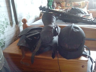 Rüstung Schwarz klein.jpg